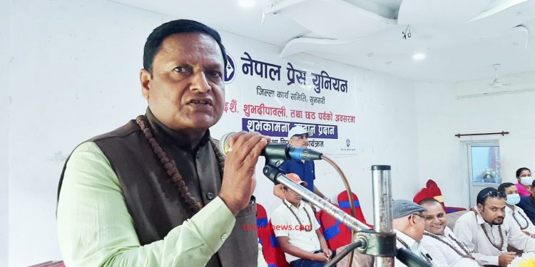 इटहरी आएर राजीव कोइरालाले भने, ‘पौडेल र कोइराला गुटको टन्सिल बढेको छ ?’