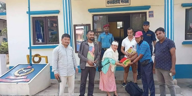 उदयपुरमा अटो चालकले फिर्ता गरे आठ लाख बराबरको गरगहना