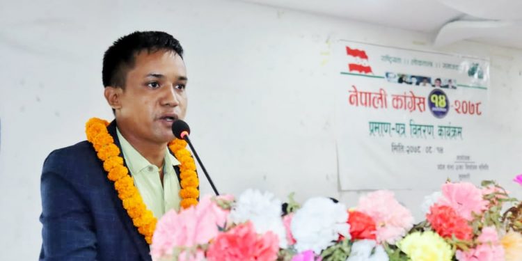 ‘कांग्रेसमा गुटको कारण चोकमा बसेर चिया खान पनि डराउनुपर्ने अवस्था छ’ (तस्वीरहरूसहित)
