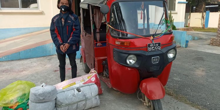 मोरङको रङ्गेलीमा १६ केजी गाँजा सहित टेम्पु र चालक पक्राउ