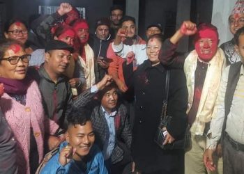 माओवादी केन्द्र इटहरीमा बहादुरसिंह तामाङ, धाँधलीपूर्ण निर्वाचन भएको भन्दै कुर्सी तोडफोड