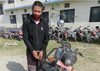 कोसी अस्पताल परिसरबाट चोरीएको मोटरसाइकलसहित प्रकाउ