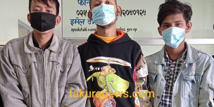 इटहरीका तीनजना युवा लागूऔषधसहित पक्राउ