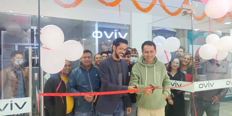 इटहरीको सेन्ट्रल प्लाजामा भिभो मोबाइलको सर्भिस सेन्टर