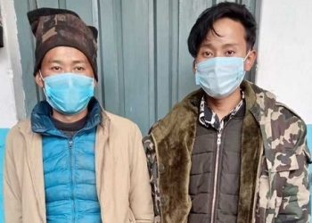 दमकबाट १२ केजी गाँजा र चरेससहित दुई पक्राउ