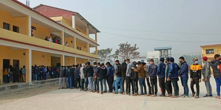 इटहरीको महेन्द्र माविमा १२ देखि १७ वर्ष उमेर समूहका विद्यार्थीलाई कोरोना विरूद्वको खोप