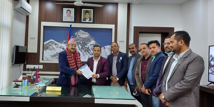 इक्यान पूर्वाञ्चलद्वारा मुख्यमन्त्री राईको ध्यानाकर्षण