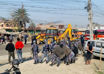सुनसरीको दुहबीमा ६ लेन सडक विस्तारका लागि बल प्रयोग