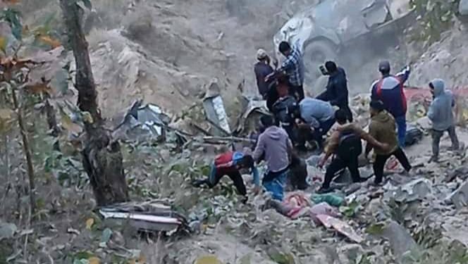 Breaking : संखुवासभाबाट इटहरी आउँदै गरेको बस भीरबाट खस्यो