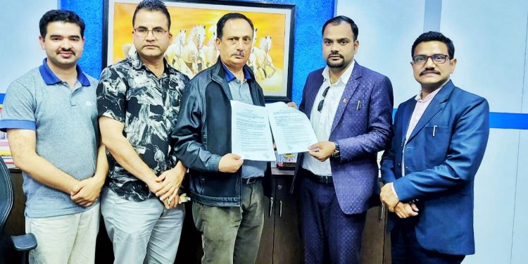 प्रेस युनियन सुनसरी र अजोड इन्स्योरेन्सबीच २७१ सञ्चारकर्मीको दुर्घटना बीमा सम्झौता