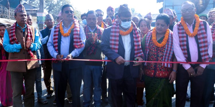 इटहरीमा पाँच वटा कालोपत्रे सडक उद्घाटन