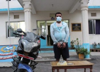 ब्राउनसुगरसहित एक पक्राउ