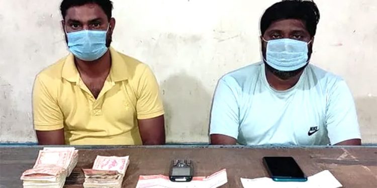 भारतमा जारी इन्डियन प्रिमियर लिग आइपिएल खेलमा सट्टेबाजी गर्ने दुई जना पक्राउ