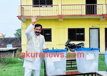 इटहरीमा गठबन्धनबाट मेयरका उम्मेदवार हेमकर्ण पौडेलले लगाए मत, भन्छन् – जनता परिवर्तनको पक्षमा छन्