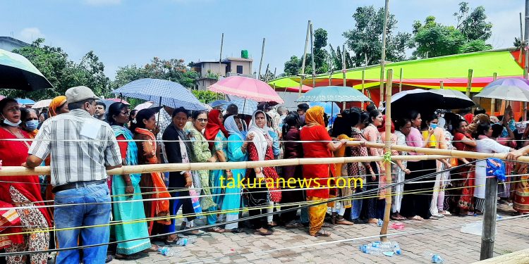 इटहरीमा शान्तिपूर्ण रूपमा मतदान हुँदै (फोटोफिचर)