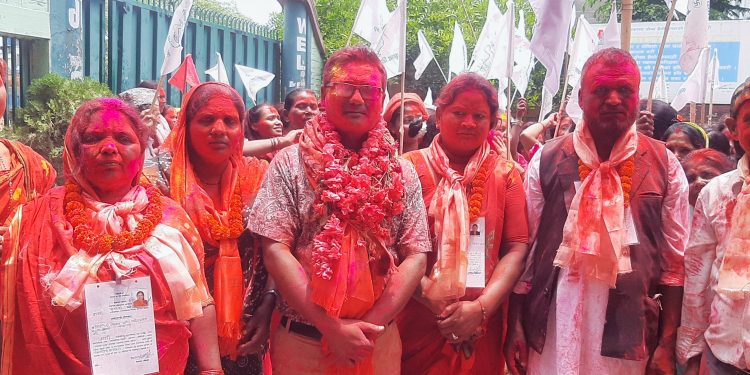 इटहरी १४ : जसलाई एमालेले टिकट पत्याएन, उसैले स्वतन्त्रबाट प्यानलै जिते