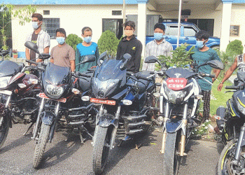मोटरसाइकल चोरीमा संलग्न पेसेवर गिरोह पक्राउ
