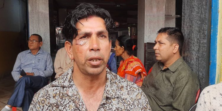 इटहरीमा एमाले नेता हिमाल सुवेदीमाथि कुटपिट, पूर्व–पश्चिम राजमार्ग कार्यकर्ताद्वारा अवरुद्व