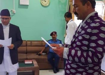 इटहरीका मेयर हेमकर्ण पौडेलसहित जनप्रतिनिधिले लिए सपथ