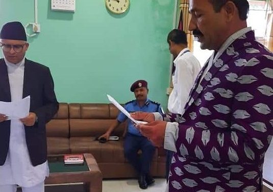 इटहरीका मेयर हेमकर्ण पौडेलसहित जनप्रतिनिधिले लिए सपथ