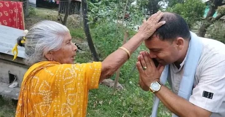 बराहक्षेत्रमा गठबन्धनबाट मेयरका उम्मेदवार रमेश कार्की घरदैलो अभियानमा