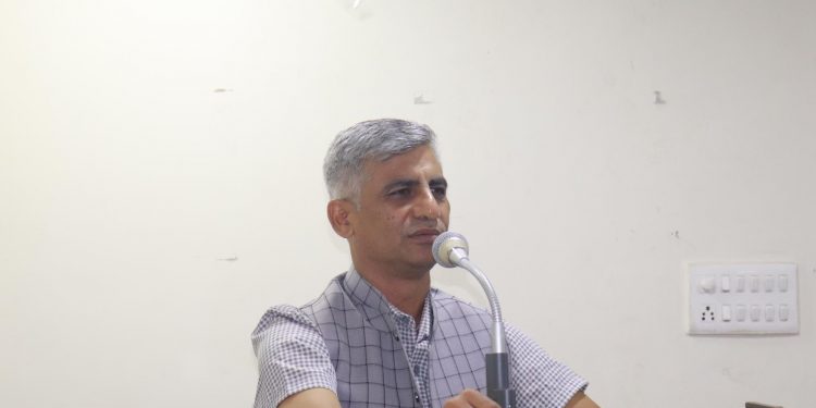 ‘मानवीय तथा भौतिक विकासलाई एकैसाथ लैजानुपर्छ’ : मन्त्री कार्की
