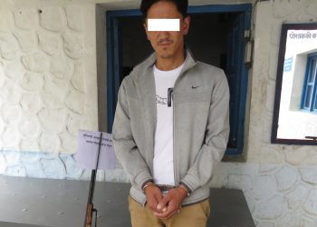 ओखलढुंगामा भरुवा बन्दुकसहित पक्राउ