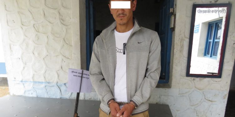 ओखलढुंगामा भरुवा बन्दुकसहित पक्राउ