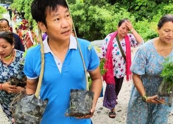 धरानका मेयर हर्क साम्पाङ भन्छन् – ‘काठमाडौंको फोहोर देख्दा श्रमदान गर्न मन लाग्यो’