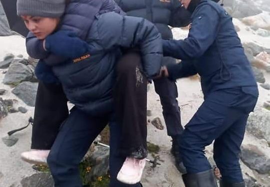 लेक लागेर अचेत अवस्थामा रहेकी दर्शनार्थीको प्रहरीद्वारा उद्धार