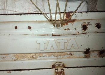 झापमा अवैध कपडा र चिनी बरामद