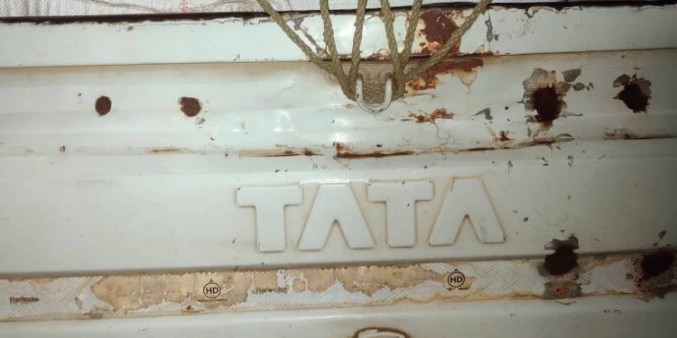 झापमा अवैध कपडा र चिनी बरामद