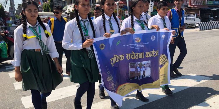 तरहरामा लायन्स र लियो क्लब अफ इटहरी इनोभेसनद्वारा ट्राफिक सचेतना