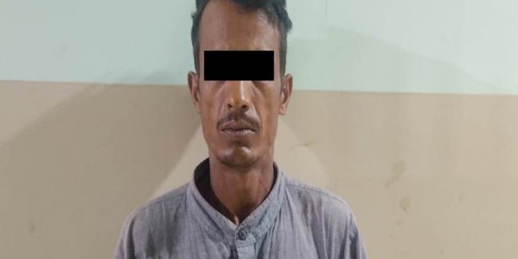 उदयपुरमा एकै परिवारको तीनजनाको हत्या आरोपमा पक्राउ परेका व्यक्ति प्रहरीद्वारा सार्वजनिक