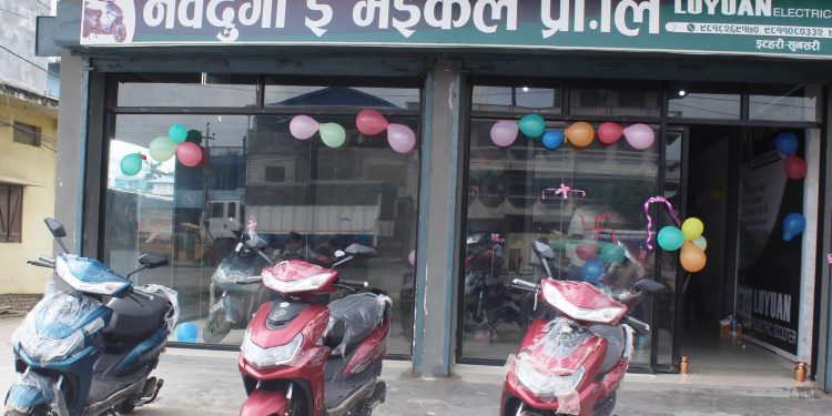 इटहरीमा विद्युतीय स्कुटरको बिक्री सुरु, यस्ता छन् विशेषता