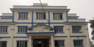 इटहरीकी एक महिलाले दुई छोरी र एक छोरासहित सप्तकोसीमा हाम्फाल्न लाग्दा प्रहरीद्वारा उद्वार