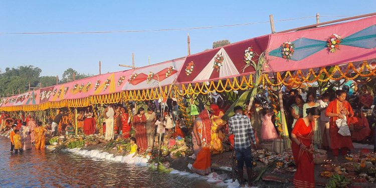 उदाउँदो सूर्यलाई अर्घ्य दिएर छठ पर्वको समापन