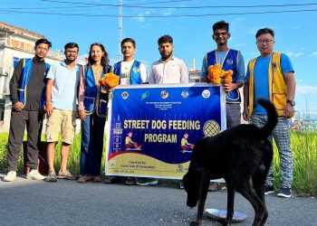 लायन्स र लियो क्लब अफ इटहरी इनोभेसनद्वारा एक सय भन्दा बढी कुकुरलाई खाना