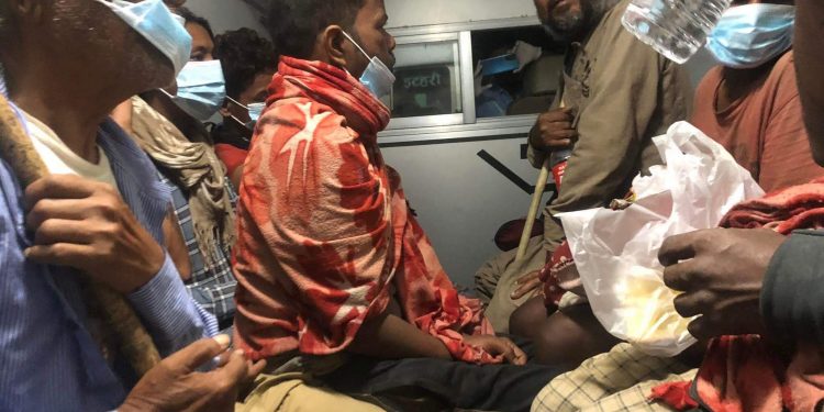 इटहरीमा मध्यरातसम्म सडक मानवको उद्वार, मेयर पौडेल भन्छन्, ‘इटहरीलाई सडक मानवमुक्त बनाउछौँ’ (भिडियो)