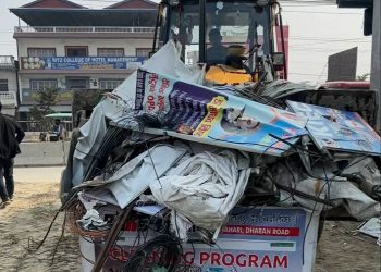 इटहरीमा जथाभावी राखिएका होर्डिङ बोर्ड हटाउन सुरु