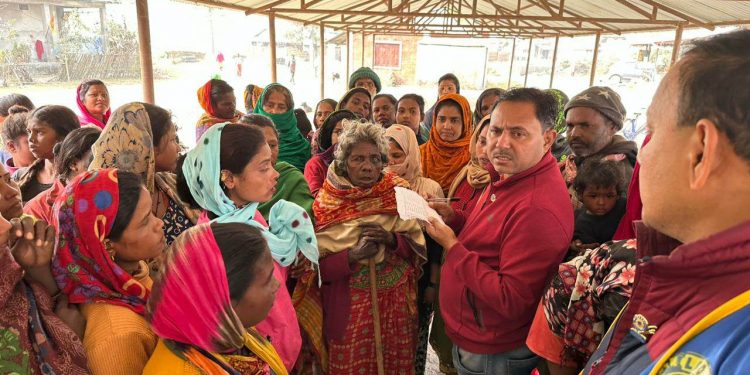 मुसहर बस्तीका एक सय ५७ घरपरिवारलाई लायन्स क्लबद्वारा सिरक वितरण