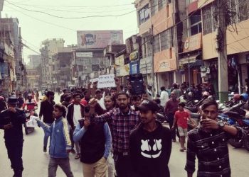 सडकमा पार्किङ गर्न पाउनुपर्ने माग राख्दै विराटगरका व्यवसायी आन्दोलित