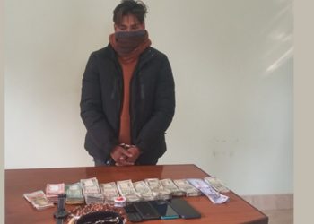 उदयपुरमा युरो, डलर र भारुसहित २१ वर्षीय युवक पक्राउ