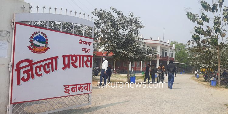 बढी शुल्क लिन पाउनुपर्ने माग गर्दै जिप्रका सुनसरी अगाडिका पसलेहरू आन्दोेलित