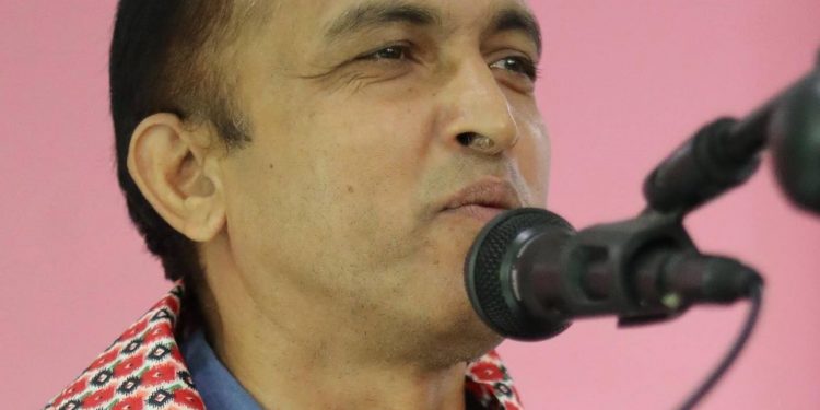 अझसम्म अपूर्ण छन् समस्त निर्माण (कविता)