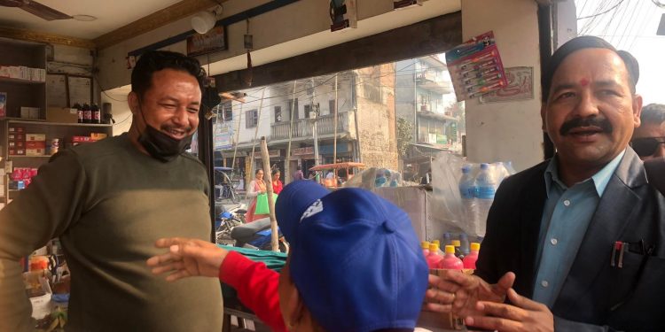 इटहरीका व्यापारीलाई मेयर हेमकर्ण पौडेलको अपिल– ‘हामी घर भत्काउँछौँ, अन्तै सटर खोज्नुहोस्’