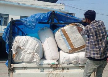 अवैध कपडासहित दुई वटा सवारी साधन नियन्त्रणमा