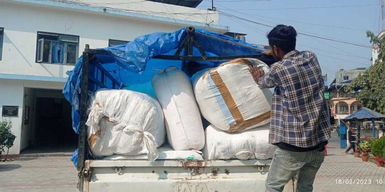 अवैध कपडासहित दुई वटा सवारी साधन नियन्त्रणमा