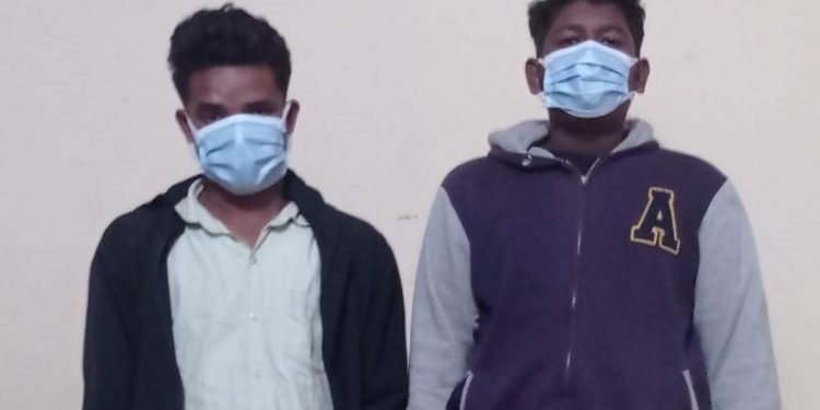 प्रतिबन्धित लागूऔषधसहित दुई पक्राउ