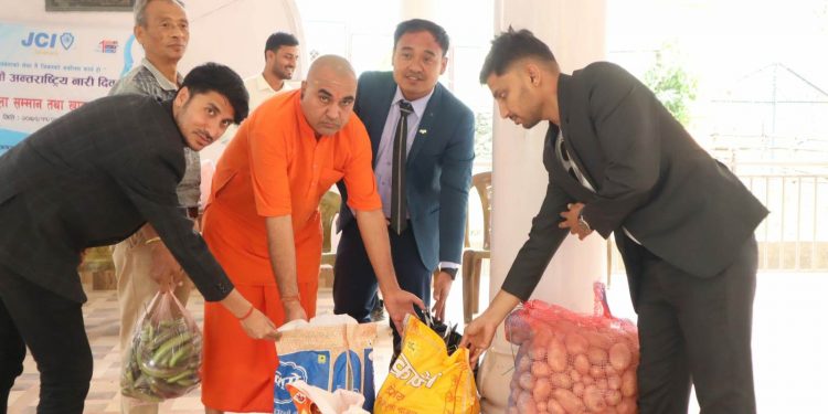 बिश्रान्ती बृद्वाश्रममा मनायो तरहरा जेसीजले नारी दिवस